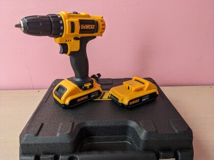 Професійний шуруповерт DW DCD771 з інструментом,2 Акум.24V,5A(13142)