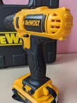 Професійний шуруповерт DW DCD771 з інструментом,2 Акум.24V,5A(13142)